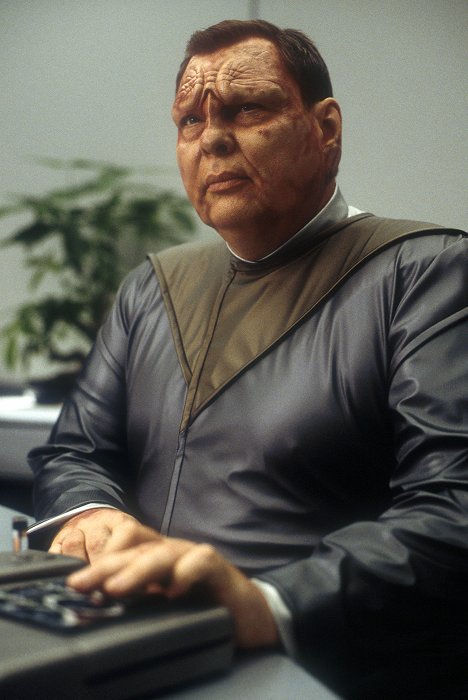 Larry Drake - Star Trek: Voyager - Critical Care - Photos
