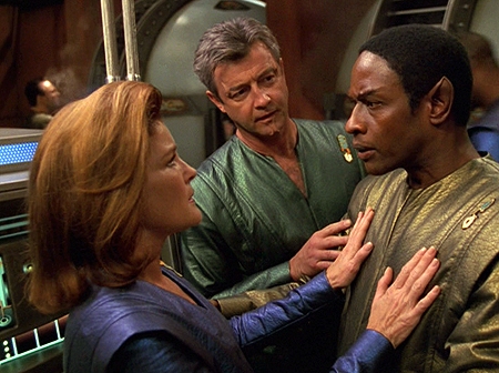 Kate Mulgrew, James Read, Tim Russ - Star Trek: Vesmírná loď Voyager - Pracovní síly, část první - Z filmu
