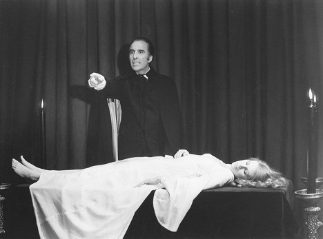 Christopher Lee, Joanna Lumley - The Satanic Rites of Dracula - Filmfotók