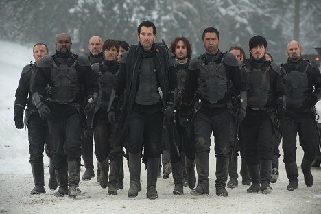 Michael Lombardi, Clive Owen, Val Lauren, Cliff Curtis - Last Knights - Film