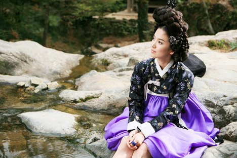 Lorraine Song - Hwang Jin-Yi - Z filmu