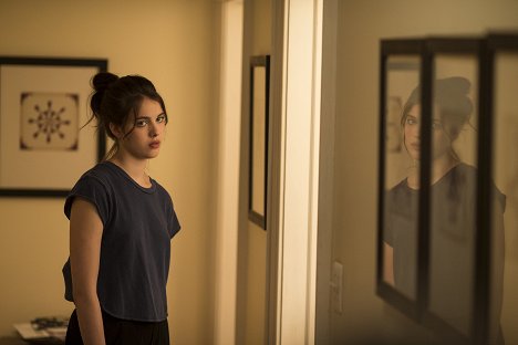 Margaret Qualley - The Leftovers - Cairo - Photos