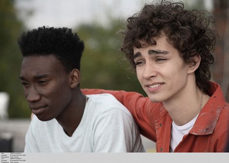 Nathan Stewart-Jarrett, Robert Sheehan - Misfits - Episode 5 - Photos