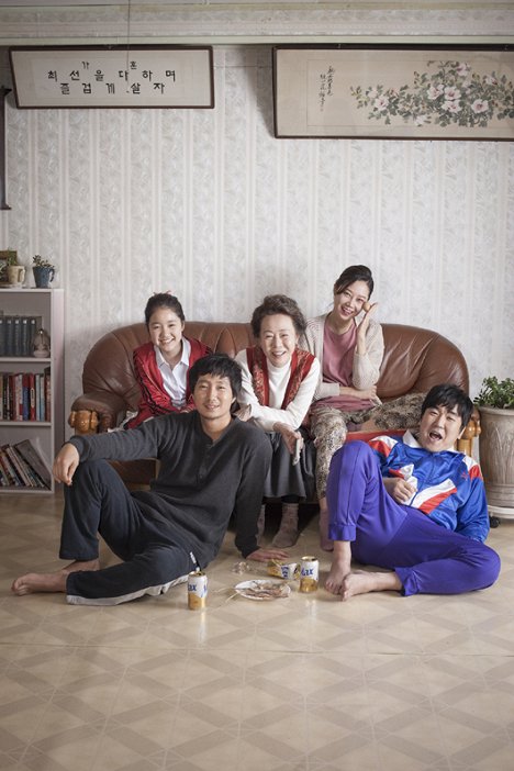 Ji-hee Jin, Hae-il Park, Yuh-jung Youn, Hyo-jin Gong, Je-moon Yoon - Boomerang Family - Promo