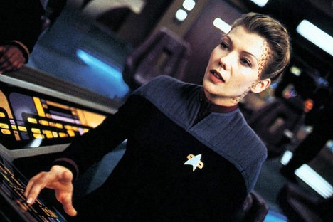 Stephanie Niznik - Star Trek: Der Aufstand - Filmfotos