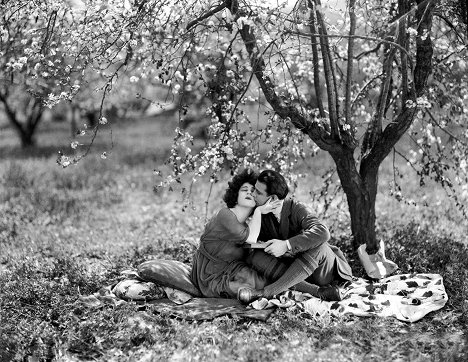 Alla Nazimova, Rudolph Valentino - Camille - Filmfotos
