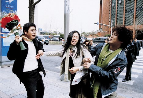Dong-geun Yoo, Ye-jin Son, Tae-hyeon Cha - Crazy First Love - Photos
