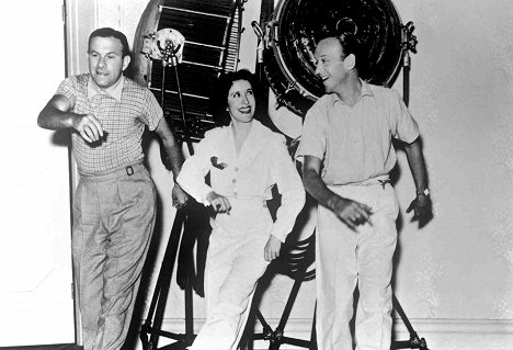 George Burns, Gracie Allen, Fred Astaire - A Damsel In Distress - Van de set