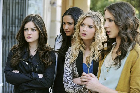 Lucy Hale, Shay Mitchell, Ashley Benson, Tyler Blackburn - Pretty Little Liars - If These Dolls Could Talk - Photos
