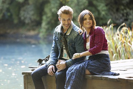 Nick Roux, Lucy Hale - Pretty Little Liars - Couvre-moi - Film