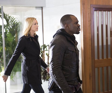 Yvonne Strahovski, Gbenga Akinnagbe - 24 hodin: Dnes neumírej - Z filmu