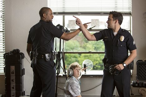 Damon Wayans Jr., Joshua Ormond, Jake Johnson - Let's Be Cops - Van film