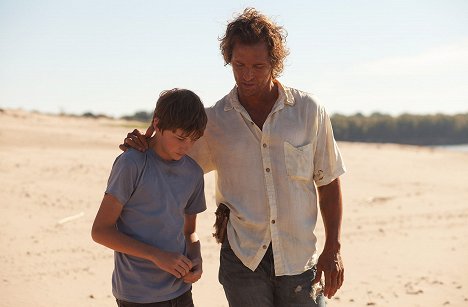 Tye Sheridan, Matthew McConaughey - Uciekinier - Z filmu