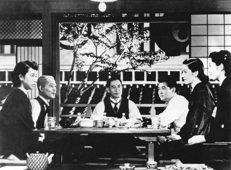Haruko Sugimura, Chishû Ryû, Sō Yamamura, Setsuko Hara, Kyōko Kagawa - Die Reise nach Tokio - Filmfotos