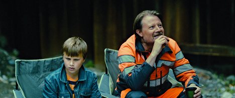 Esa Nikkilä, Kari Hietalahti - Aikuisten poika - De la película