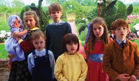 Eliza Bennett, Thomas Brodie-Sangster, Samuel Honywood, Holly Gibbs, Jennifer Rae Daykin, Raphaël Coleman - Niania - Z filmu