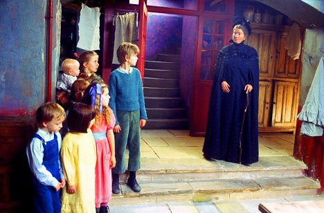 Samuel Honywood, Jennifer Rae Daykin, Eliza Bennett, Thomas Brodie-Sangster, Emma Thompson - Nanny McPhee - satumainen lastenvahti - Kuvat elokuvasta