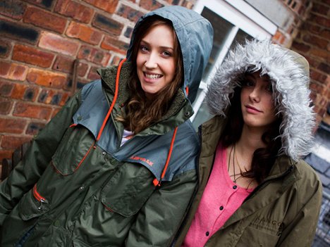 Lily Loveless, Kaya Scodelario - Skins - Making of