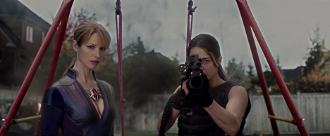Sienna Guillory, Michelle Rodriguez - Resident Evil - Retribution - Kuvat elokuvasta