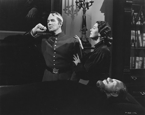 Michael Redgrave, Rosalind Russell, Raymond Massey - Mourning Becomes Electra - Z filmu