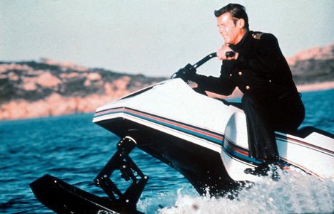 Roger Moore - The Spy Who Loved Me - Photos