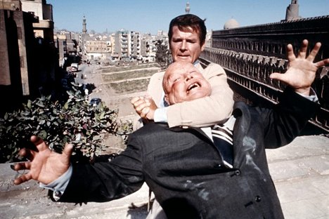 Roger Moore, Milton Reid - 007 - Agente Irresistível - Do filme