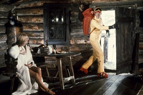 Sue Vanner, Roger Moore - 007 - rakastettuni - Kuvat elokuvasta