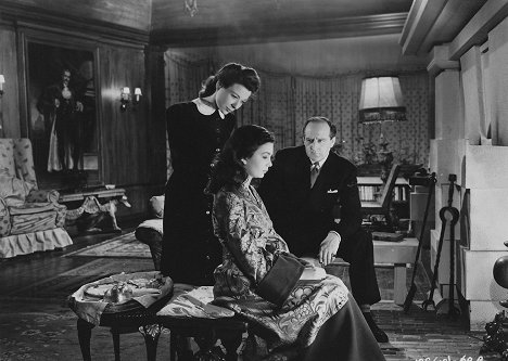 Jean Simmons, Cecil Parker - The Woman in the Hall - Z filmu