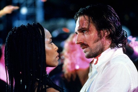 Angela Bassett, Ralph Fiennes - Strange Days - Photos