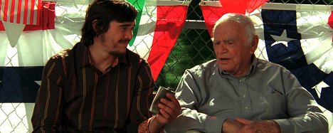 Arturo del Puerto, Ernest Borgnine - The Man Who Shook the Hand of Vicente Fernandez - De la película