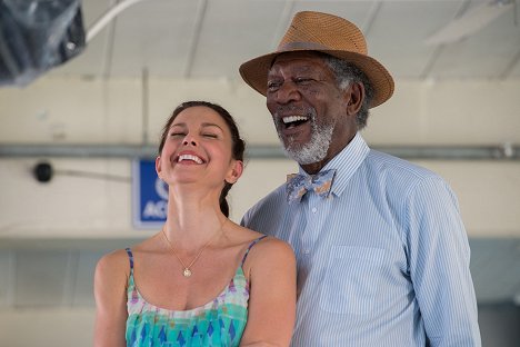 Ashley Judd, Morgan Freeman - Dolphin Tale 2 - Van film