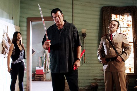 Cheryl Chin, Steven Seagal - Machete - Van film