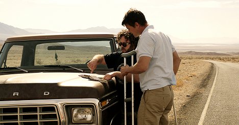 Dan Fogler, Josh Duhamel - Scenic Route - Do filme