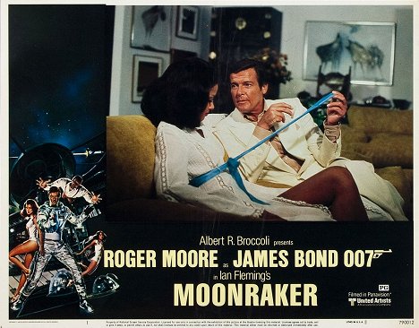 Emily Bolton, Roger Moore - 007 - Aventura no Espaço - Cartões lobby
