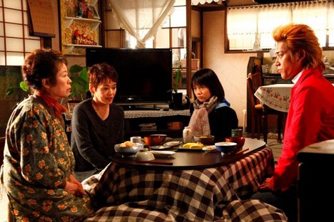 Shinobu Otake, Aoi Miyazaki, 桐谷健太 - Okan no jomeiri - Filmfotos