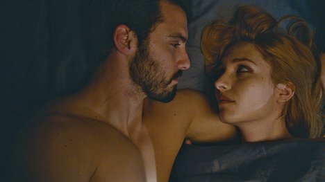 Milo Ventimiglia, Joséphine de La Baume - Kiss of the Damned - Filmfotók