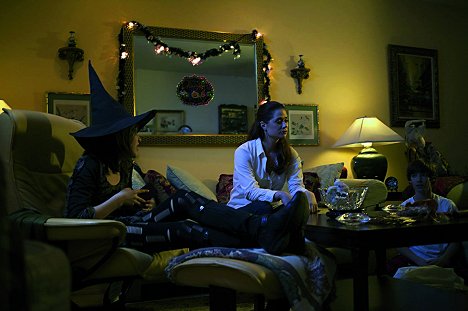 Sydney Freihofer, Katie Maguire, Cole Mathewson - All Hallows' Eve - Filmfotók