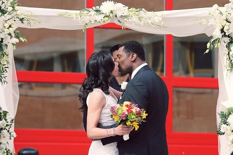 Melissa Ponzio, Eamonn Walker - Chicago Fire - Filmfotos