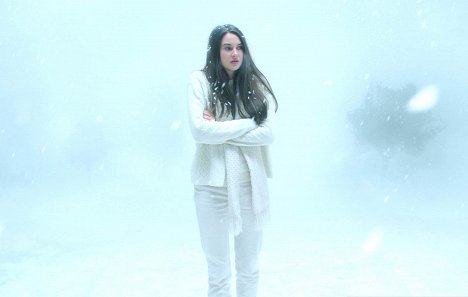 Shailene Woodley - White Bird in a Blizzard - Photos