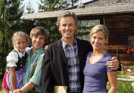 Pauline Brede, Jannik Schümann, Timothy Peach, Valerie Niehaus - Garmischer Bergspitzen - Promo