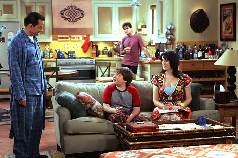 Jon Cryer, Angus T. Jones, Melanie Lynskey - Two and a Half Men - Photos