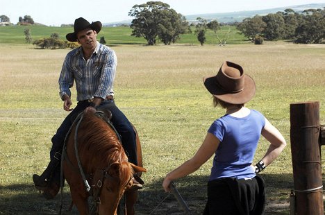 Dustin Clare - McLeod's Daughters - Returned Favour - Film