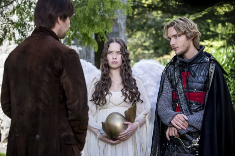 Anna Popplewell, Toby Regbo - Reign - Hearts and Minds - Photos