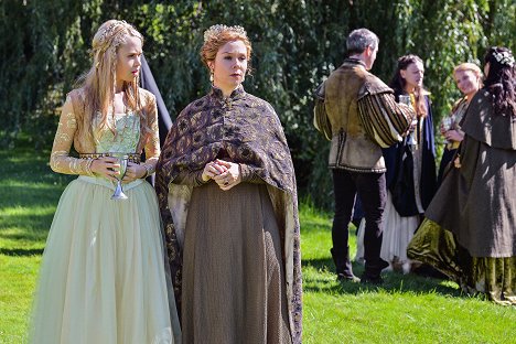 Jenessa Grant, Megan Follows - Reign - A Chill in the Air - Film