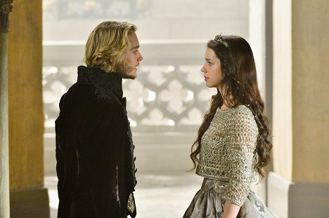 Toby Regbo, Adelaide Kane - Reign - For King and Country - De la película