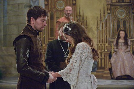Torrance Coombs, Caitlin Stasey - Reign - Monsters - Film