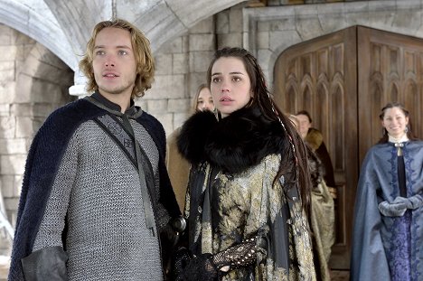Toby Regbo, Adelaide Kane - Reign - Long Live the King - Photos