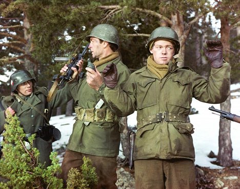 George Montgomery, James MacArthur - Die letzte Schlacht - Filmfotos