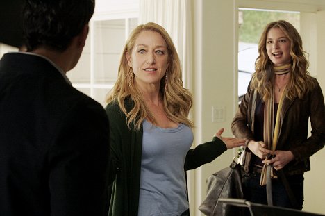 Patricia Wettig, Emily VanCamp - Brothers & Sisters - Love Is Difficult - Photos
