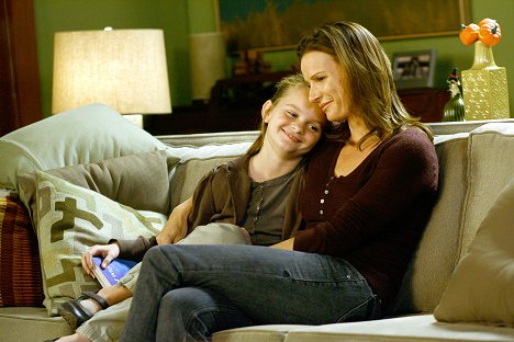 Kerris Dorsey, Rachel Griffiths - Brothers & Sisters - Domestic Issues - Photos